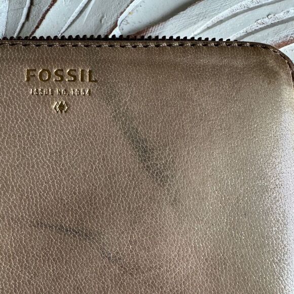 Fossil Sydney Multifunction Metallic Gold Wallet - Picture 3 of 6